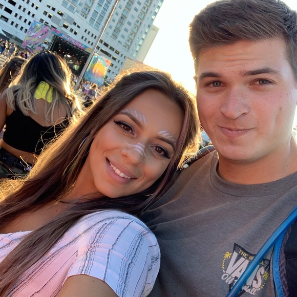 Meet your posher! - Picture 2 of 2